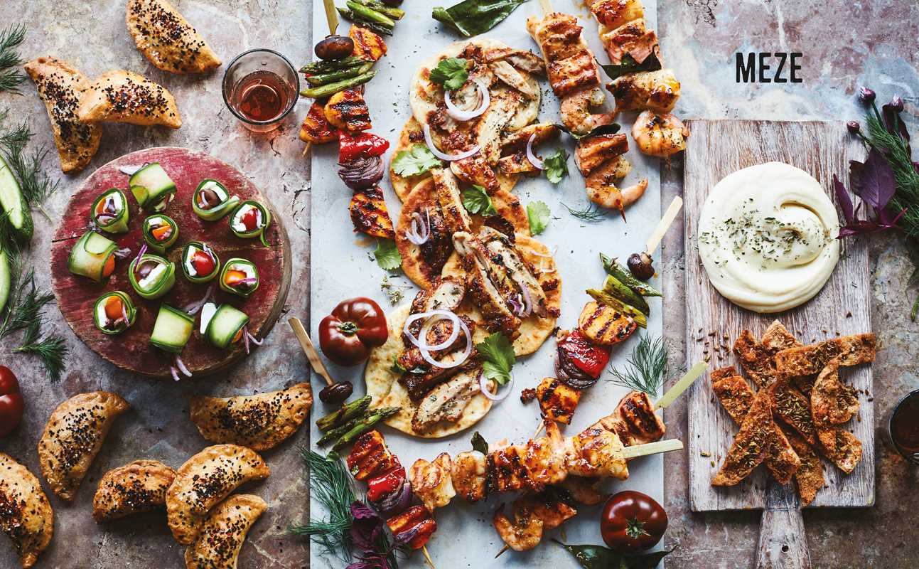 Share: Delicious Sharing Boards for Social Dining by Theo A. Michaels: Hardcover; 160 pages / English