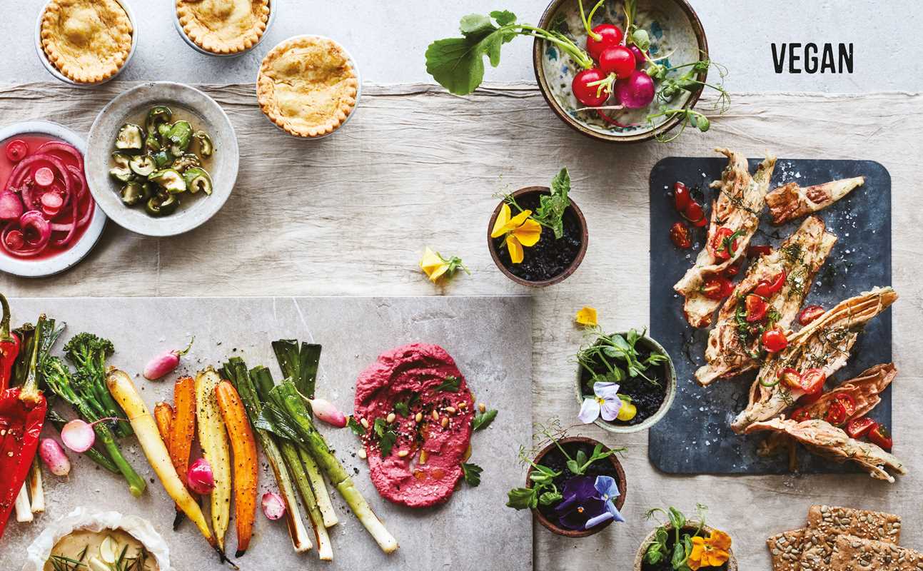 Share: Delicious Sharing Boards for Social Dining by Theo A. Michaels: Hardcover; 160 pages / English