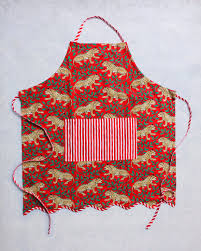 Printfresh Scalloped Apron in Winter Holly Bagheera